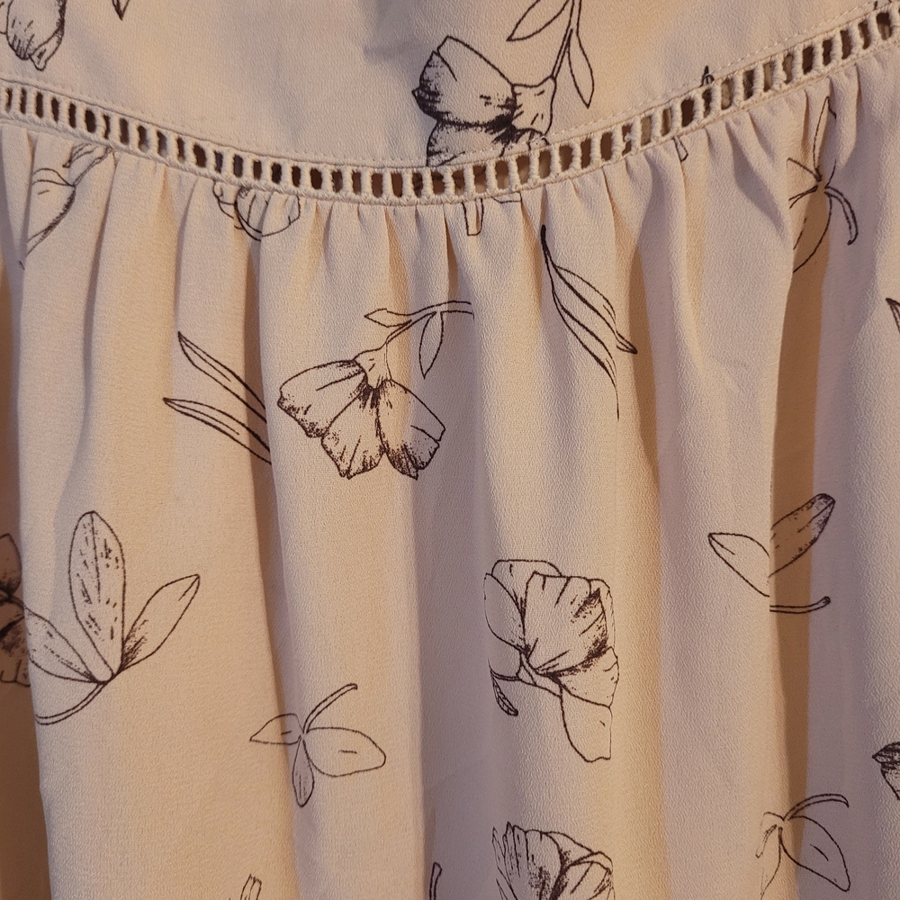 LC Lauren Conrad Blush Floral Blouse - Picture 4 of 5